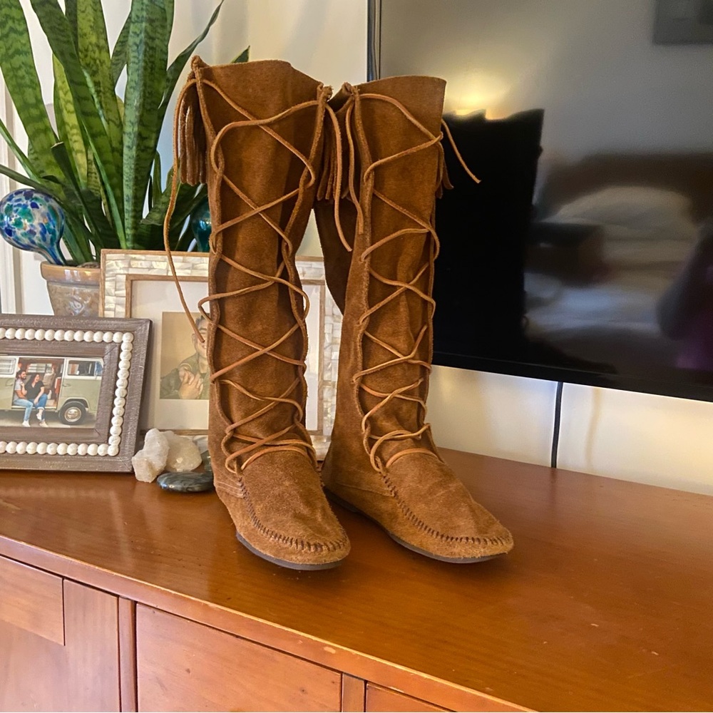 Minnetonka Tan Suede Lace-Up Boots